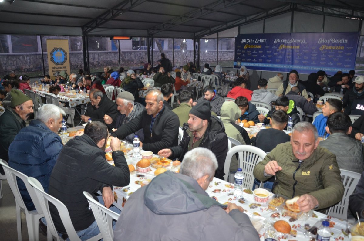 Amed de çend çadirê fitarî xizmet danê?