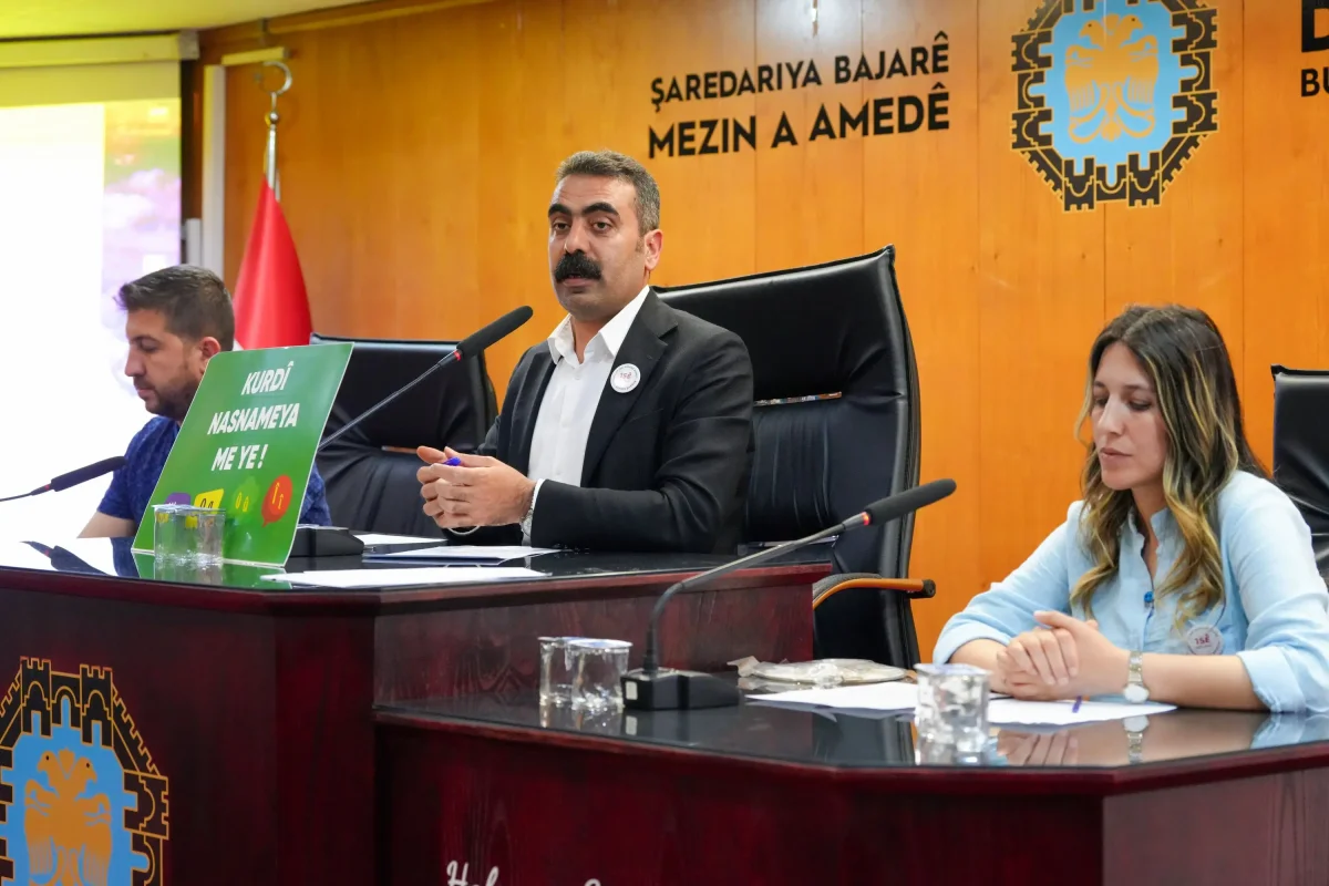 Hemşaredar Hatun: "Ma Warê Her Cuye de Ziwanê Xo Do Bixebitnê"