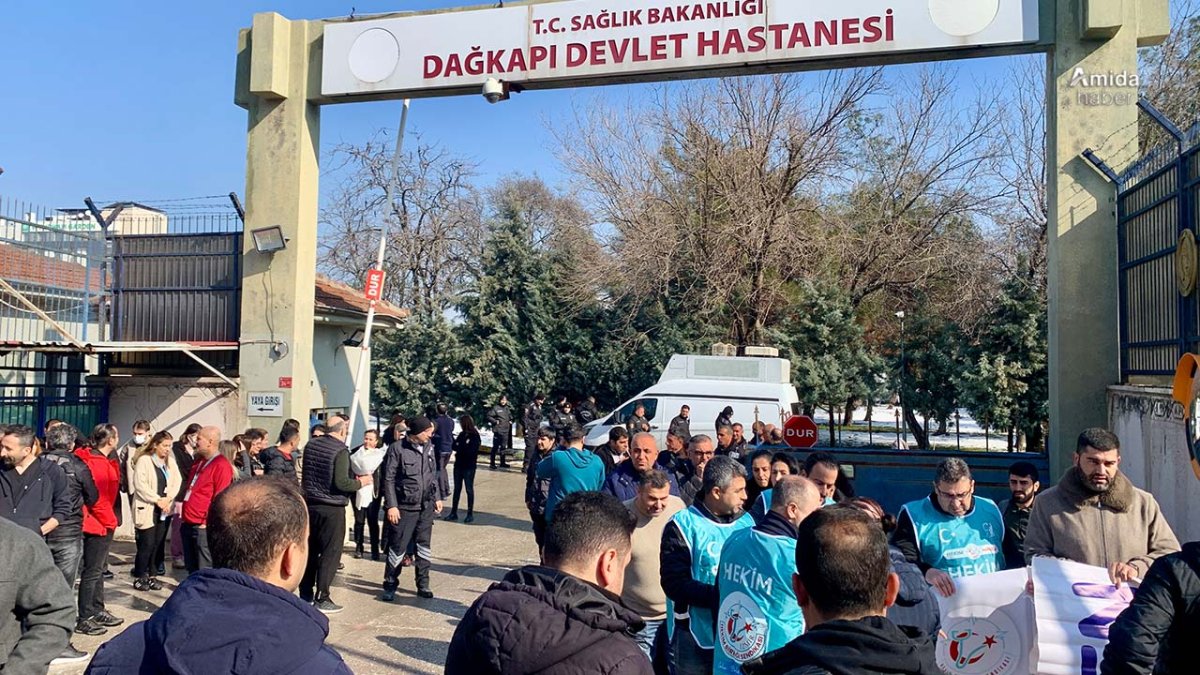 Bertekên doktorên li Amedê: Tayînên wiha neqanûnî ne