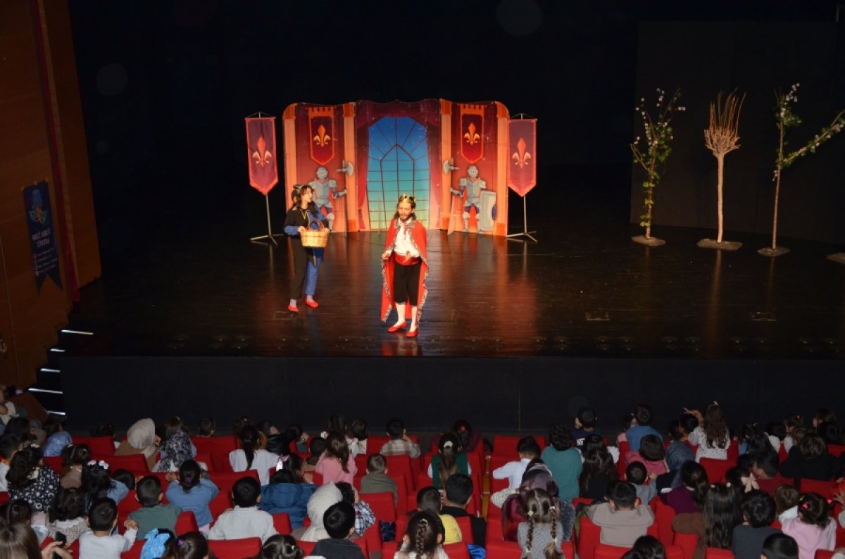 Amed de Gedeyî Tîyatroyî Reyde Ameyî Têhet
