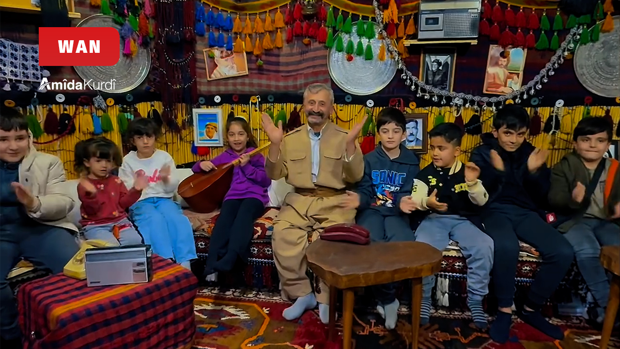 Zarok li dîwana dengbêjan kom bûn