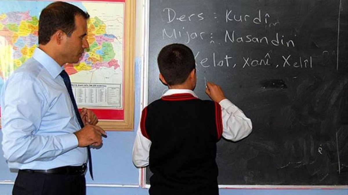 Bangewazî ji bo 200 mamosteyên zimanê Kurdî